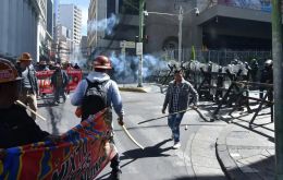 The march, described by its organizers as a pro-Evo and coca-grower mobilization, is made up of peasant, indigenous, and labor sectors