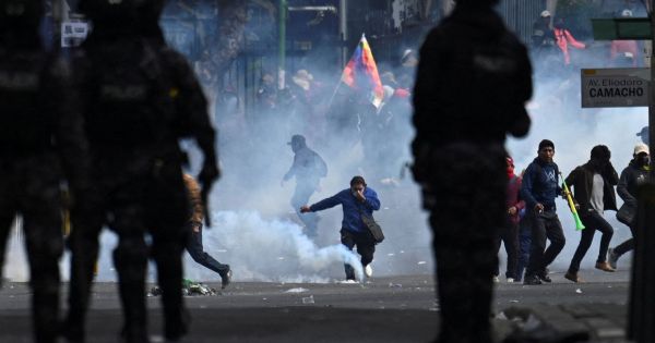 Bolivia: miners' dynamite and peasants' siege reach the heart of power in La Paz