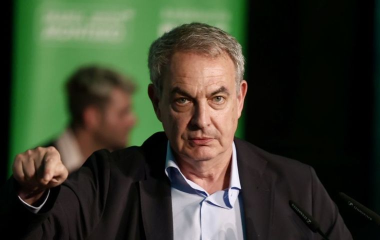 The exchange concluded with a characterization of the former Spanish prime minister as pro-S&aacute;nchez and pro-Maduro, and with the phrase the end justifies the means