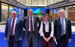 This agreement is in line with the strategic objectives set out by President Yamand&uacute; Orsi, focused on commercial openness and mutual cooperation, Oddone (center) said