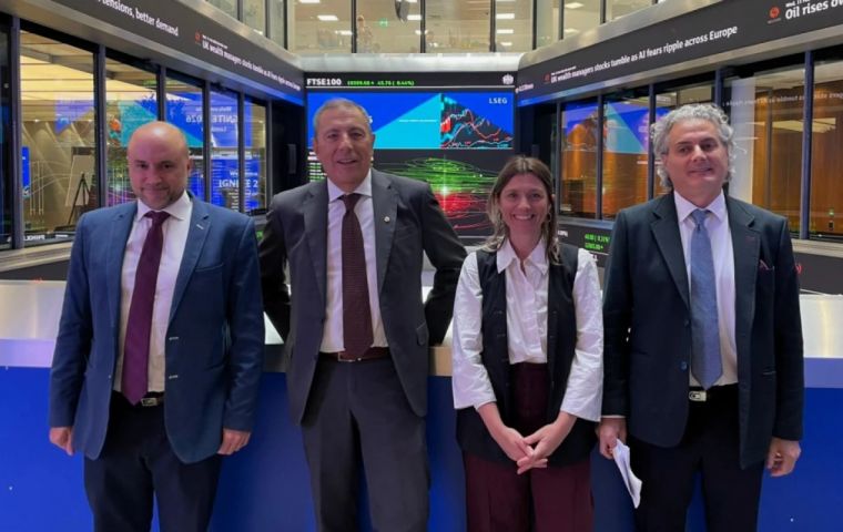 This agreement is in line with the strategic objectives set out by President Yamand&uacute; Orsi, focused on commercial openness and mutual cooperation, Oddone (center) said