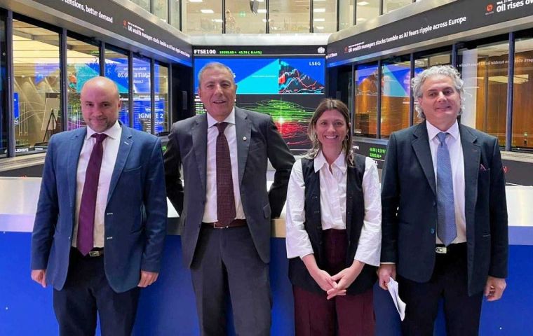 This agreement is in line with the strategic objectives set out by President Yamand&uacute; Orsi, focused on commercial openness and mutual cooperation, Oddone (center) said