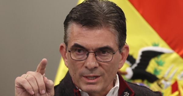 Paz promulgates law authorizing Armed Forces to intervene in Bolivia's internal conflicts