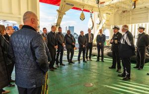 Delegation visit also the  Chlean icebreaker &ldquo;Almirante Viel&middot;