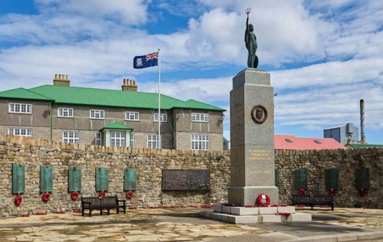 At 11 a.m. a parade and ceremony will take place at the Liberation Monument, in front of the Secretariat building
