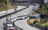 Drivers continue to line up for fuel. Photo: Francisco RIVEROS / @APGNoticiasBo