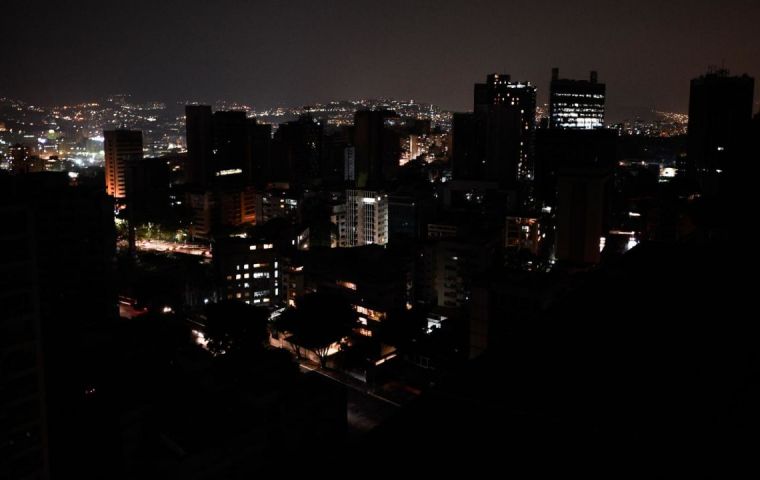 The system, which prior to 2007 operated under a mixed and regionalized model, began to deteriorate due to a lack of maintenance and new investment