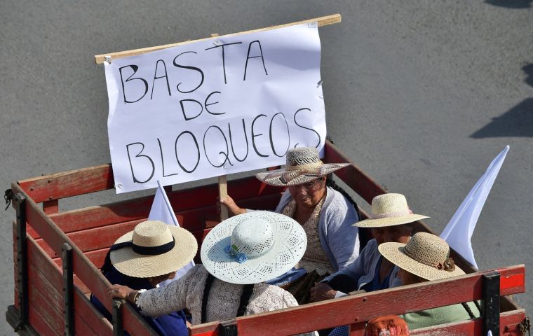 In a wealthy La Paz neighborhood, graffiti appeared inciting violence against Indigenous people &mdash;be patriotic, kill an Indian