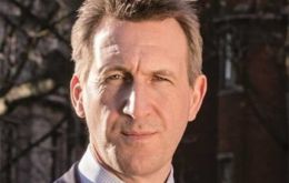 Secretary Jarvis graduated from Aberystwyth University in International Politics and Strategic Studies before attending the Royal Military Academy Sandhurst.