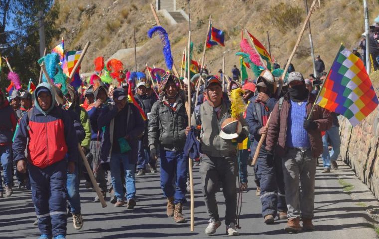 The strategy has generated impatience in La Paz, deprived of fuel and food for more than a month, but it has allowed the government to hold out for more than 40 days