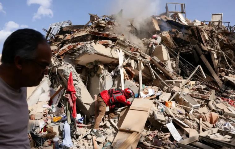 The World Health Organization recalled that the first 72 hours are decisive for finding victims alive