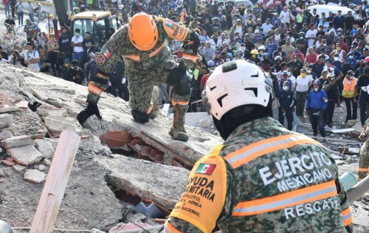 The Mexican detachment numbers some 280 soldiers, plus close to 300 members of the Red Cross, firefighters and civil protection, deployed as part of the DN-III civilian-assistance plan