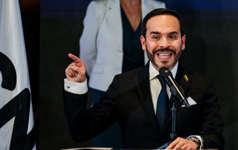 The president-elect, who adopted a military salute and the slogan Firm for the homeland during his campaign, has expressed his intention to hold the ceremony in Popay&aacute;n