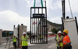 Beyond Gibraltar, the figures reflect a dense relationship: about 408,000 Britons reside in Spain and 427,000 Spaniards in the UK
