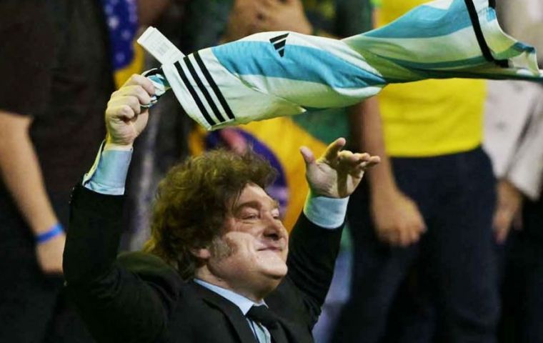The crisis erupted when Argentine President Javier Milei spoke at the Liberal Party's national convention in S&atilde;o Paulo, where he backed Fl&aacute;vio Bolsonaro's presidential candidacy