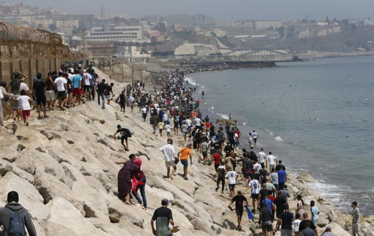 The newspaper The Objective reported that intelligence assessments had flagged a possible mass entry into Ceuta and Melilla coinciding with Morocco's Throne Day