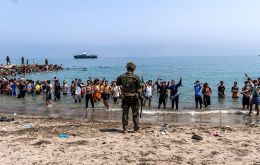 The posts circulate on WhatsApp, Facebook, Instagram and TikTok, and name the Moroccan town of Fnideq, next to the Tarajal border crossing, as a meeting point