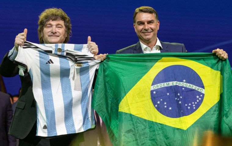 The crisis began on Saturday, July 25, when Milei addressed the Liberal Party convention in S&atilde;o Paulo in support of Fl&aacute;vio Bolsonaro's candidacy. There he called Lula a thief
