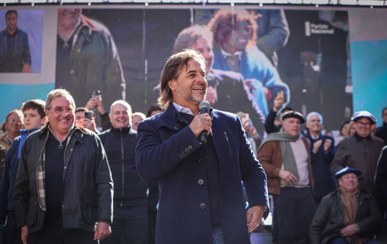 Former president Lacalle Pou also took part in the event and closed the proceedings. It was one of his first party appearances since he left office. Photo: Gast&oacute;n Britos / EFE