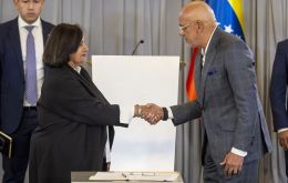 National Assembly president Jorge Rodr&iacute;guez and Dinorah Figuera, who heads the delegated committee of the assembly elected in 2015