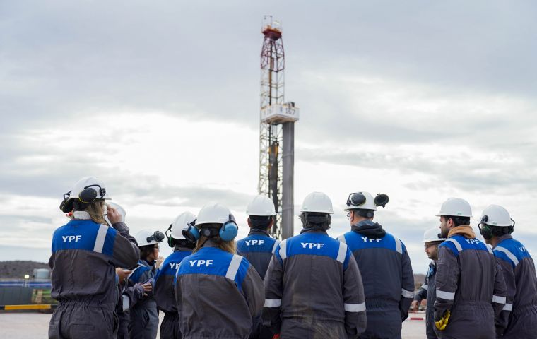 The project seeks to turn gas from the Vaca Muerta formation, in Neuqu&eacute;n province, into liquefied natural gas exports