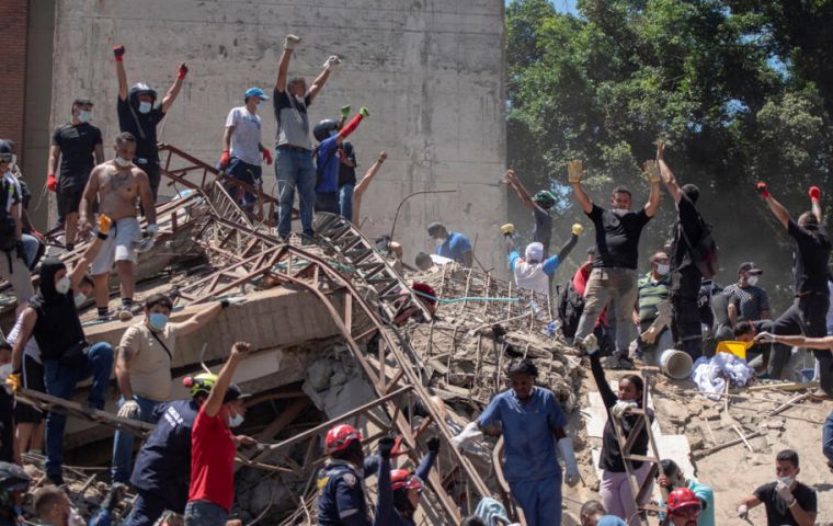 After six days and more than 140 hours we are finishing operations to recover people and will move on to clearing debris, said Milton Castrill&oacute;n