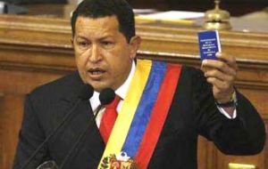 Chavez urges longer presidential term limits in 'a new society'