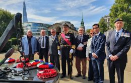 Hyslop with Lord West of Spithead (central) and Chris Locke (right), former Royal Fleet Auxiliary (RFA) Chief Officer, Marine Officer, alongside other attendees at the Navy Day Memorial