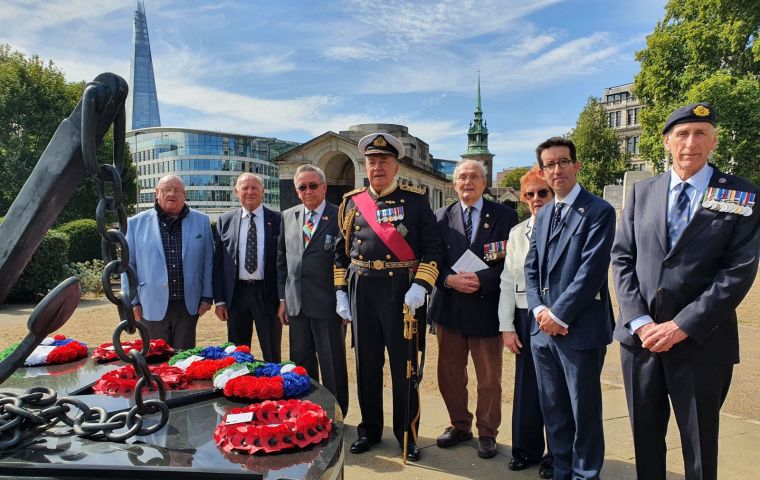 Hyslop with Lord West of Spithead (central) and Chris Locke (right), former Royal Fleet Auxiliary (RFA) Chief Officer, Marine Officer, alongside other attendees at the Navy Day Memorial
