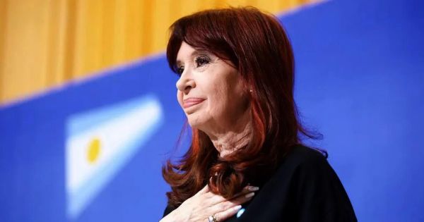 Kirchner's defense seeks to lift her ban from office before the 2027 elections