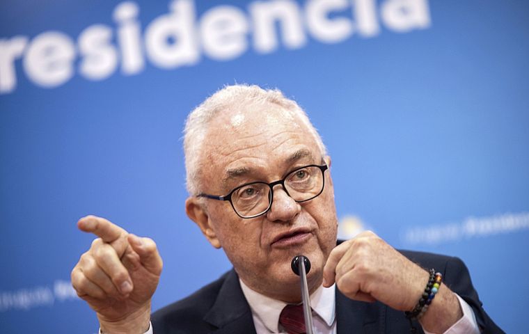 The minister said this was the main subject of his conversation with his Argentine counterpart, Pablo Quirno, and denied discussing with him Uruguay's interest in acquiring British ships
