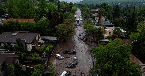 Mudslide in Santiago sweeps away vehicles after record October rain
