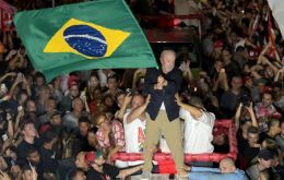 The fall in Ibovespa futures hit the permitted limit shortly after the open and forced a temporary halt in trading, prompting the S&atilde;o Paulo stock exchange