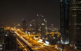  Sheikh Zayed Road and the Burj Khalifa at night &mdash; Photo: Unsplash