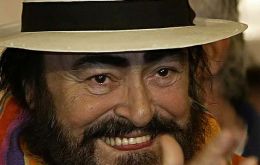Pavarotti dies aged 71