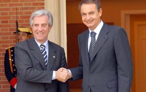 Pte. Vazquez and PM Zapatero after press conference
