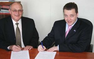FIG CEO Dr M. Blanch and C&W Director A. Richardson sign the Heads of Understanding for the new Camp system.