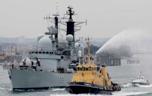 HMS Nottingham sailing to the South