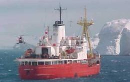 Chilean icebreaker, “Oscar Viel” is monitoring the wreck area