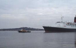 Q2 leaving Montevideo port in her last call