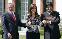 Ptes. Lula da Silva, Cristina Fernandez and Evo Morales during the summit