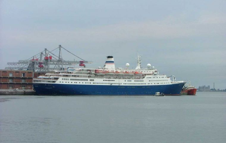 Cruise <i>Marco Polo</i> during her last call at Montevideo