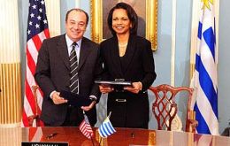 Foreign Minister of Uruguay G.  Fernandez and Secretary of State C.  Rice<br>Photo: USA Embassy