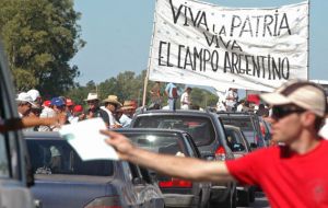 Farmers protest along all over Argentines roads continues