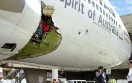 Boeing 747  hole is observed by a pilot in Manila