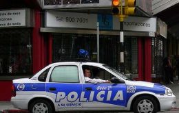 Major stand-off between Uruguayan cops and goverment