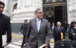 Valdivia quits over scandal