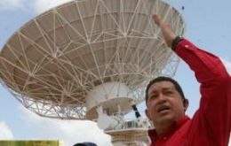 Chavez annouce Venezuela plans another satellite launch in 2013