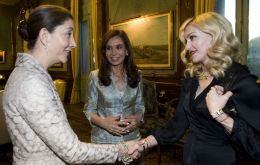 Pte. CFK (center) with Ingrid Betancourt  and Madonna