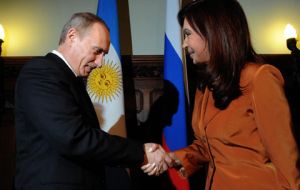 CFK: &quot;Latinamerica needs Chavez as Europe needs  Putin&quot;